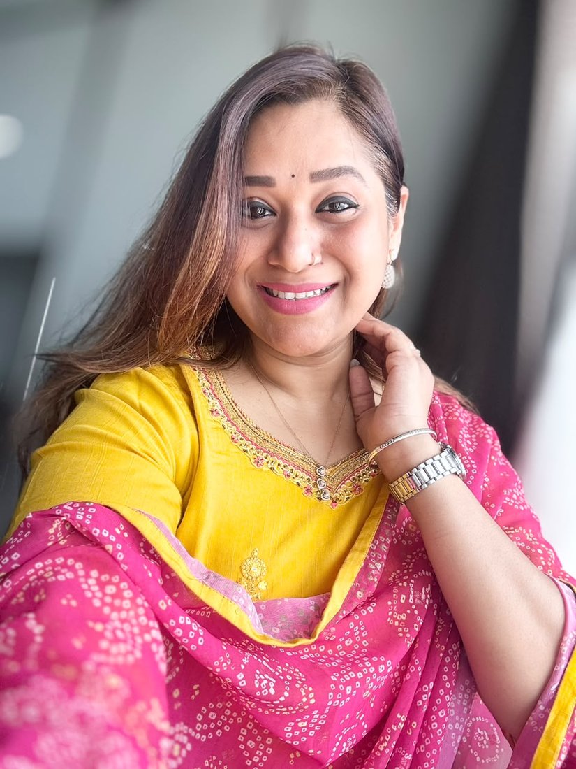 Leena Jain wearing a Juplee look
