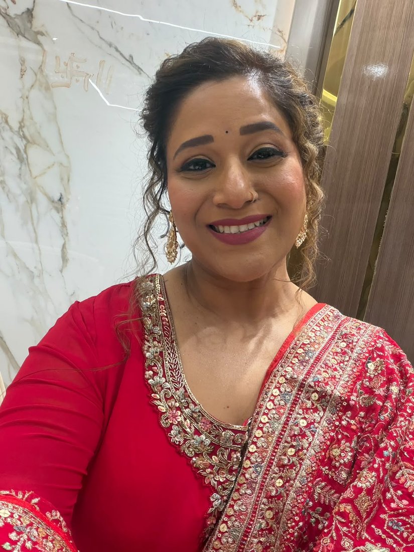 Leena Jain in a Juplee collection